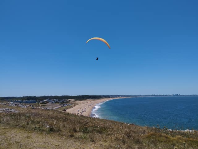 Escultura La Mano (Los Dedos) en la Playa Brava, Punta del Este — 1