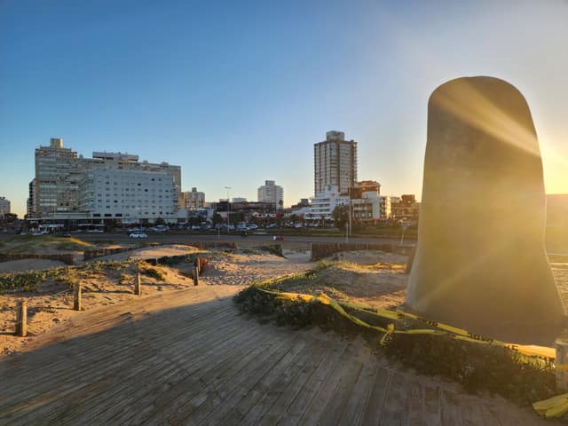 Escultura La Mano (Los Dedos) en la Playa Brava, Punta del Este — 5
